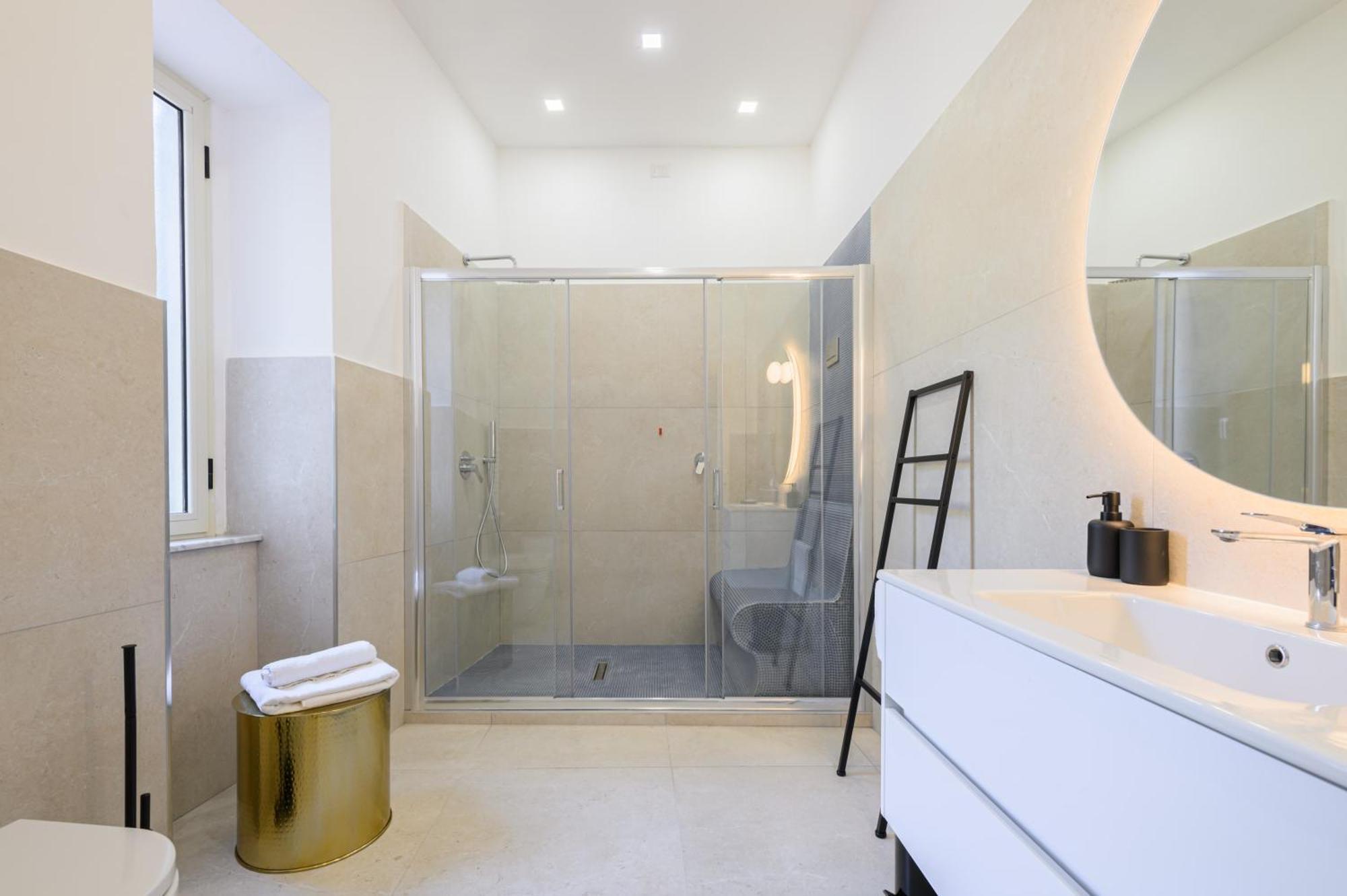 Into Mann Hotel เนเปิลส์ ภายนอก รูปภาพ