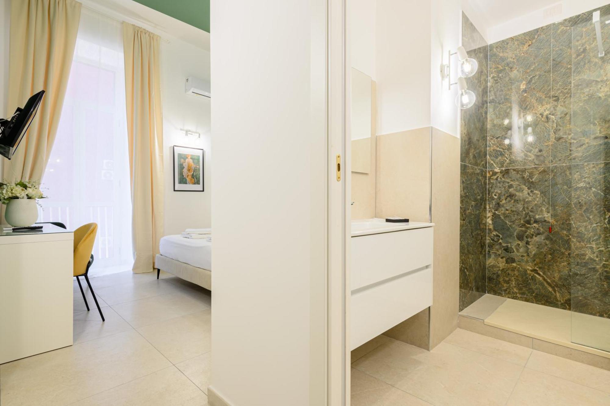 Into Mann Hotel เนเปิลส์ ภายนอก รูปภาพ