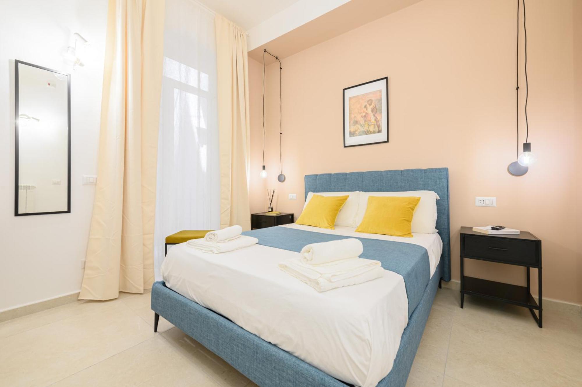 Into Mann Hotel เนเปิลส์ ภายนอก รูปภาพ
