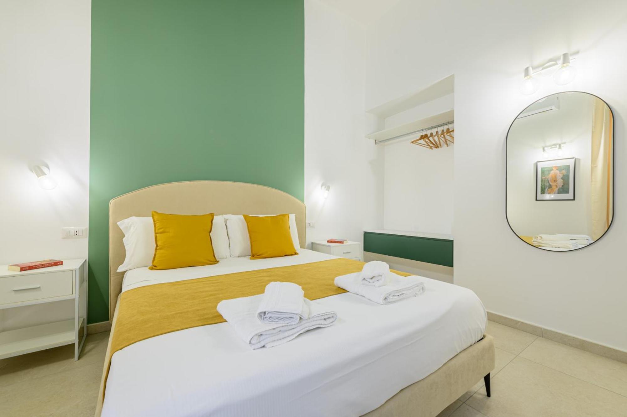 Into Mann Hotel เนเปิลส์ ภายนอก รูปภาพ