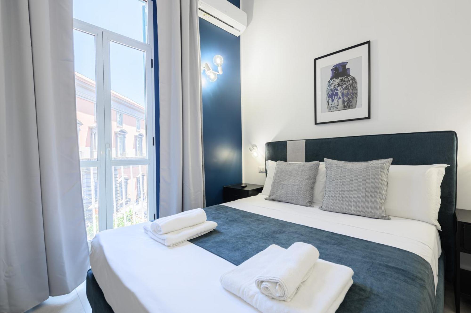Into Mann Hotel เนเปิลส์ ภายนอก รูปภาพ